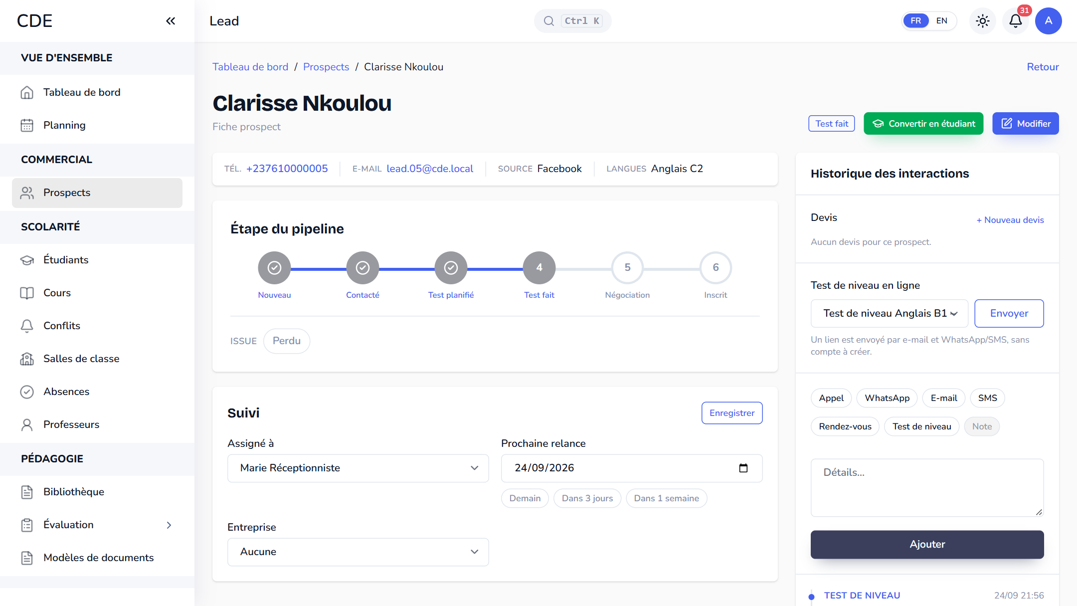 Premier contact